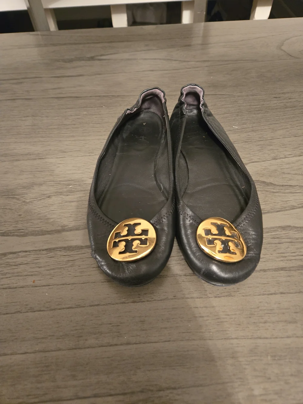 Tory Burch Minnie Travel Flat Black Leather Gold Medallion Logo Ballet Flats 9 M